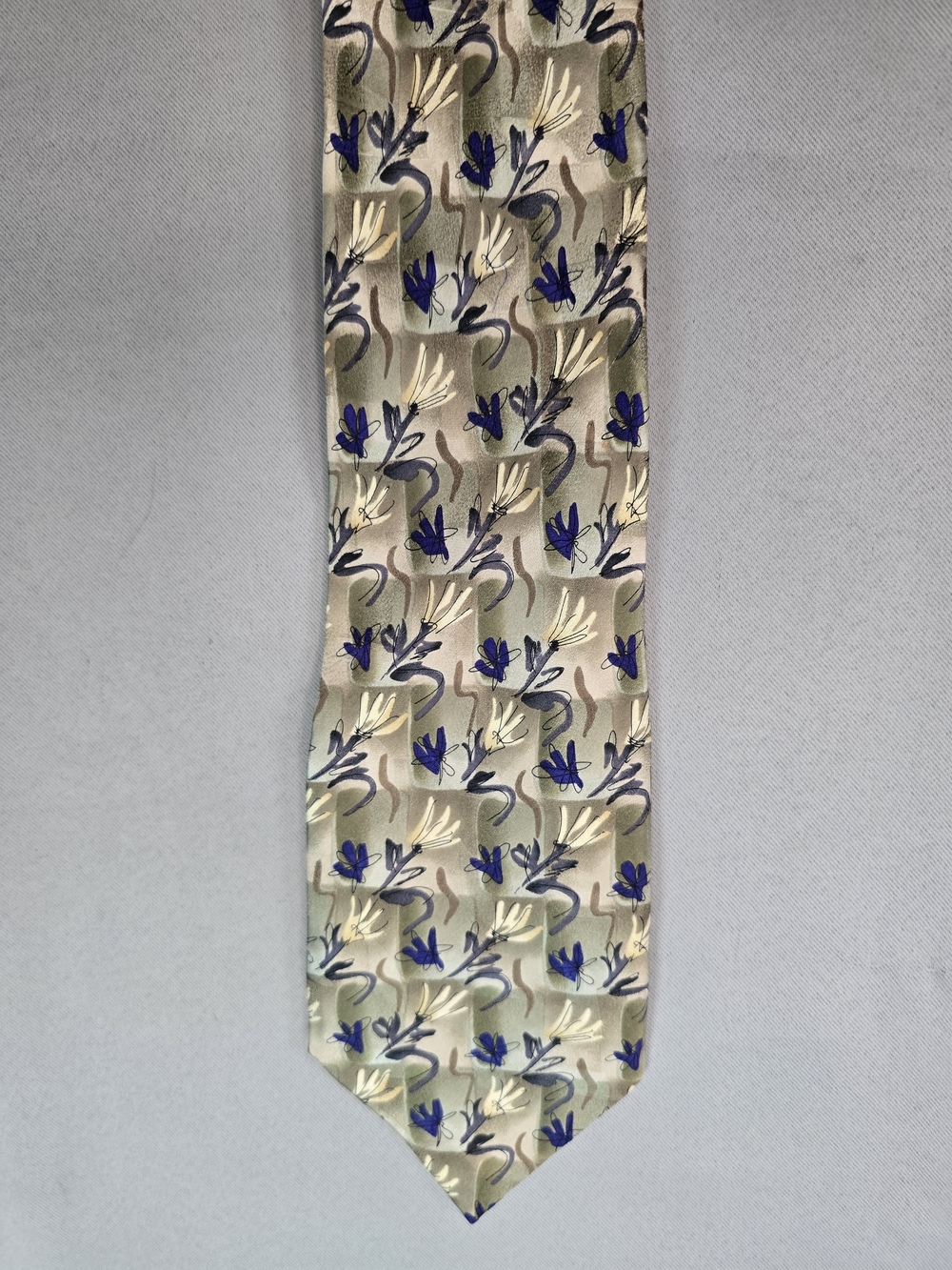 J. Garcia Pine And Rock 1996  Beige Floral Tie with Blue Accents